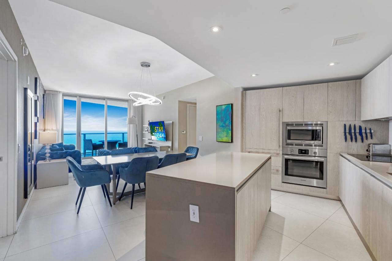The Ultimate Resort: Beachfront 2BR with Ocean View & Rooftop Amenities Hollywood Exterior photo