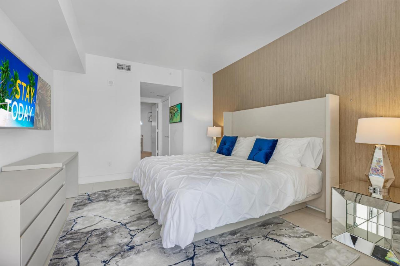 The Ultimate Resort: Beachfront 2BR with Ocean View & Rooftop Amenities Hollywood Exterior photo