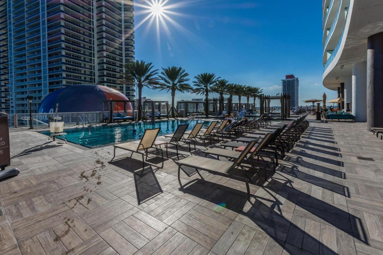 The Ultimate Resort: Beachfront 2BR with Ocean View & Rooftop Amenities Hollywood Exterior photo