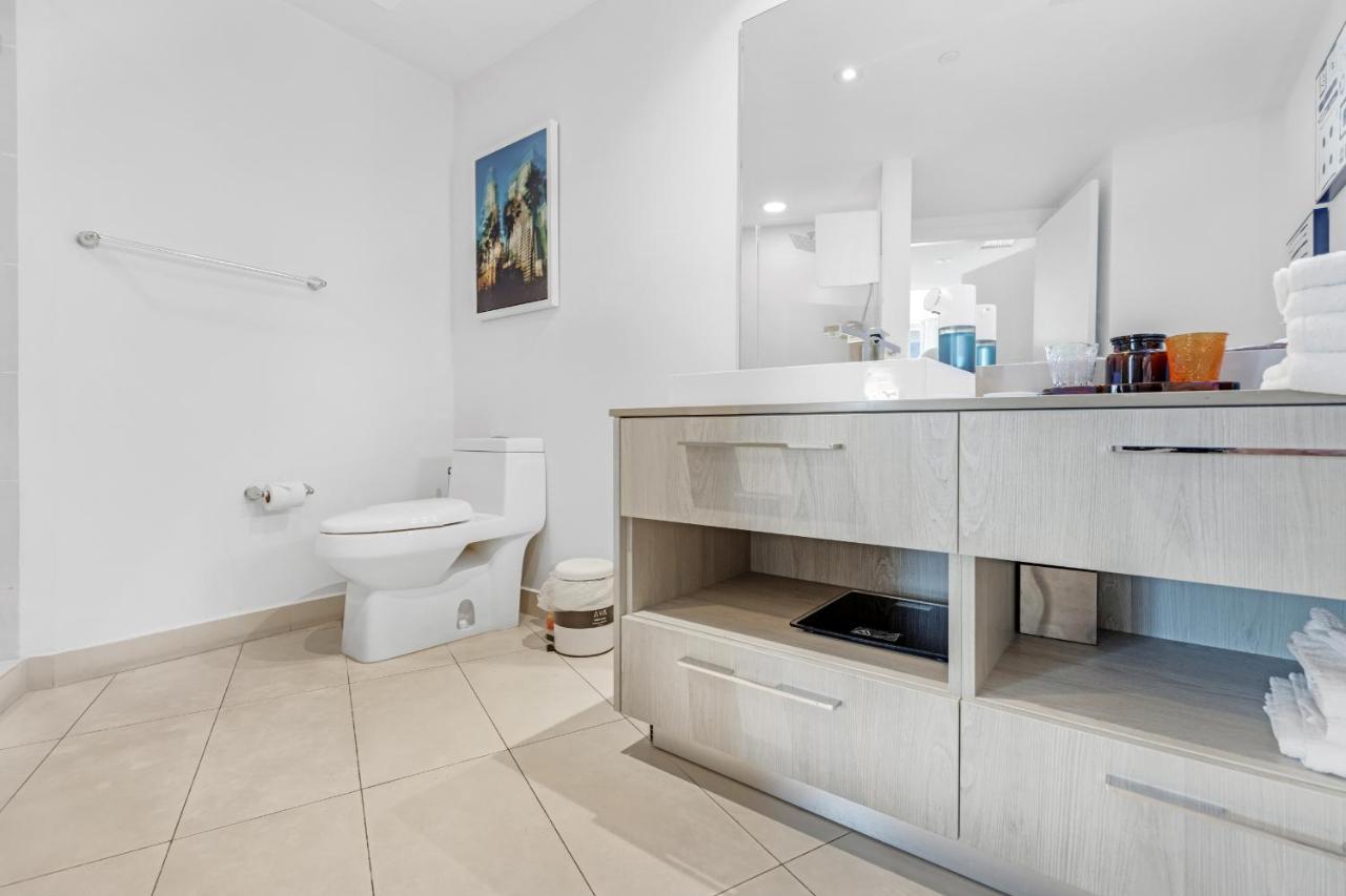 The Ultimate Resort: Beachfront 2BR with Ocean View & Rooftop Amenities Hollywood Exterior photo