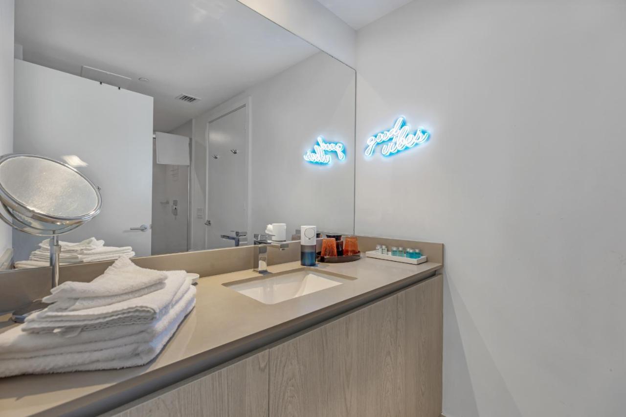 The Ultimate Resort: Beachfront 2BR with Ocean View & Rooftop Amenities Hollywood Exterior photo