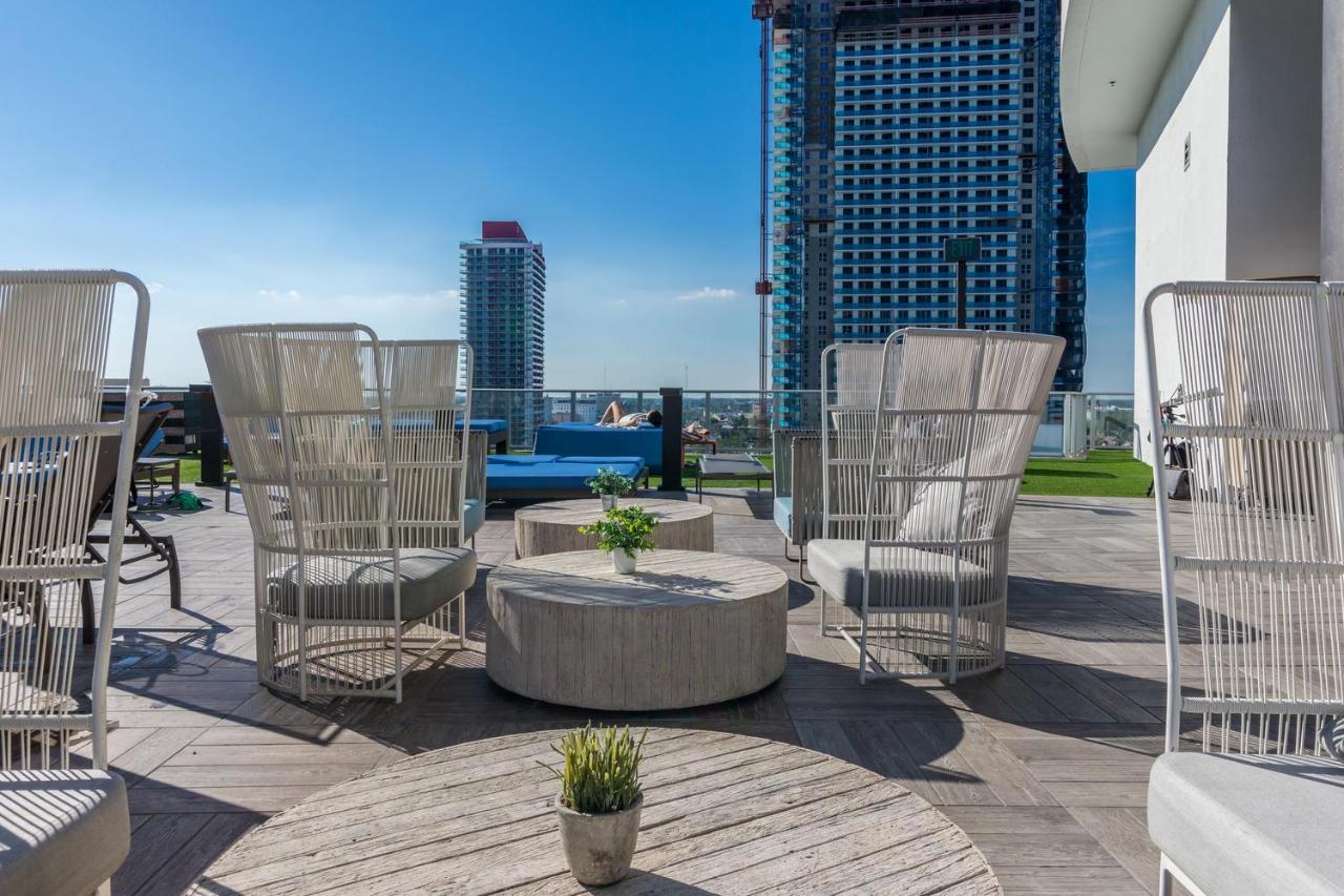 The Ultimate Resort: Beachfront 2BR with Ocean View & Rooftop Amenities Hollywood Exterior photo